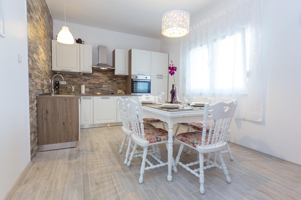 Apartment Perunika Zadar Buitenkant foto